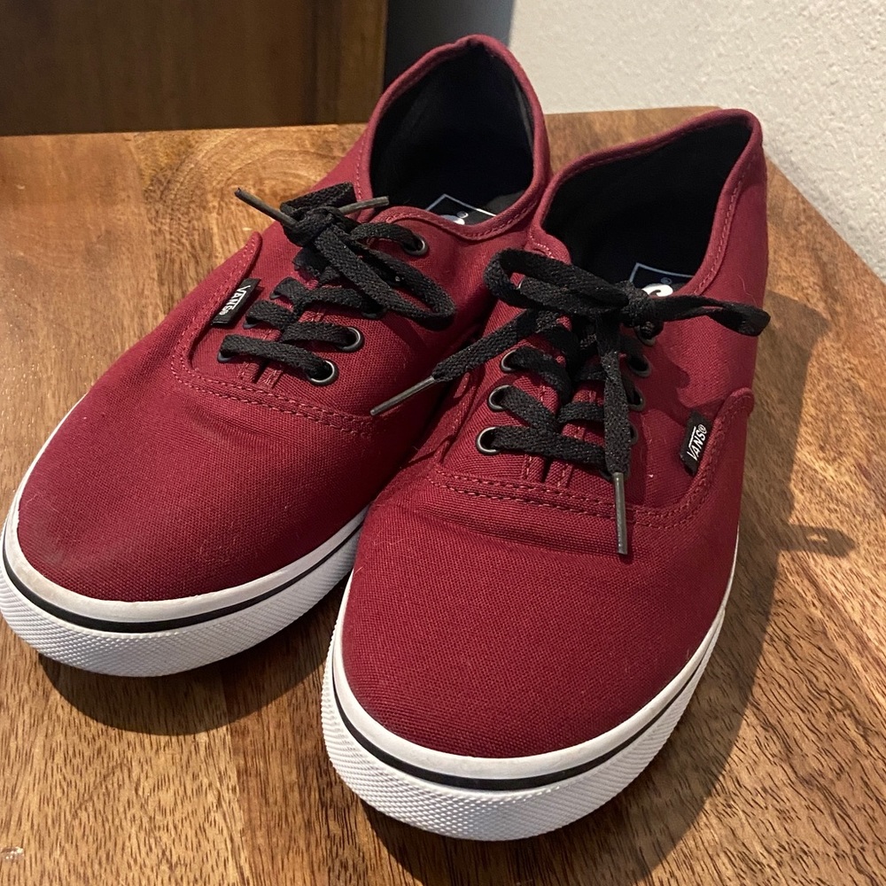 VANS AUTHENTIC CORE CLASSICS SKATE SHOES SIZE 9.5 WOMENS